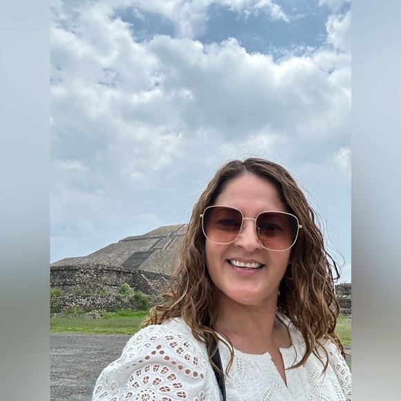 Meet your Posher ☺️ - Picture 1 of 15